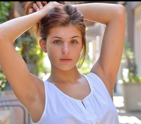 Leah Gotti Wiki, Height, Weight, Age, Boyfriend, Family,。